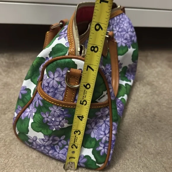 Dooney & Bourke purse. - Picture 9 of 9